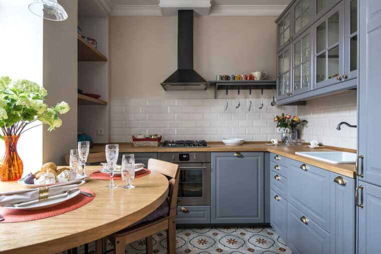 Современные кухонные интерьеры. 250 красивых и практичных идей в картинках